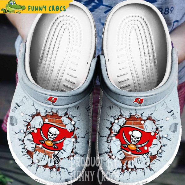 Logo Tampa Bay Buccaneers Broken Wall Crocs